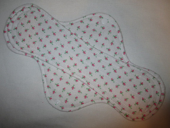 زفاف - Plus size cloth panty liner 12 inch with white and tiny rose buds print