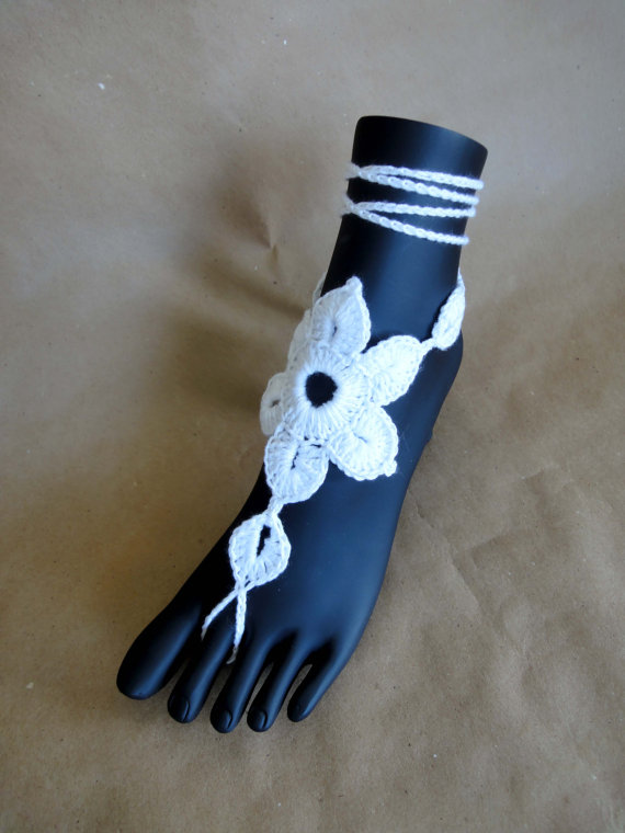 زفاف - Floral Crochet Barefoot Sandals. White or 27 colors. Woman's Crochet Flower Foot Jewelry. Long Ties. Beach Wedding Accessory. Set of 2