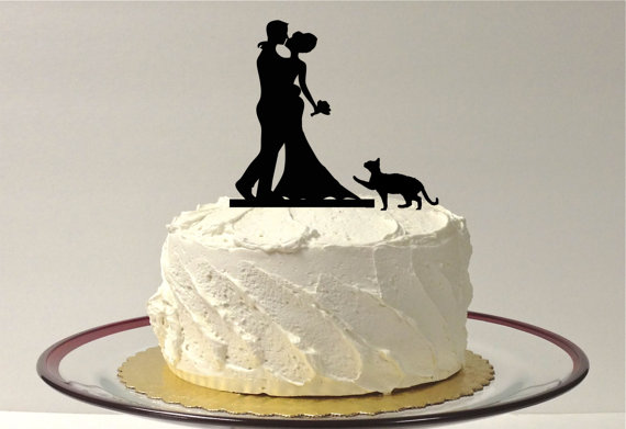 Свадьба - CAT + BRIDE & GROOM Silhouette Wedding Cake Topper With Pet Cat Family of 3 Silhouette Wedding Cake Topper Bride and Groom Cake Topper