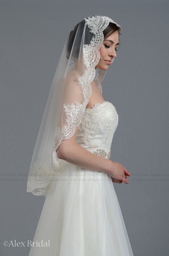 Hochzeit - Mantilla bridal wedding veil ivory 50x50 fingertip alencon lace