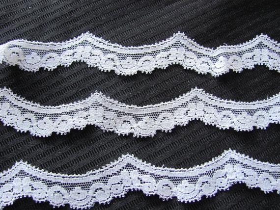 Hochzeit - Vintage White Scallop Lace  - 1 Inch Wide - 3 Yards Total #023