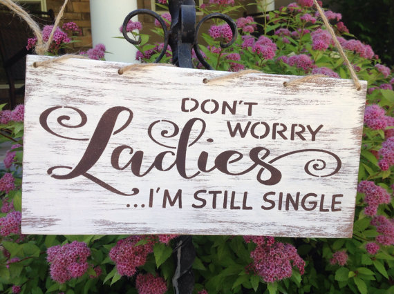 Mariage - Here comes the bride, sign, ring bearer, sign, Don't worry ladies I'm still single