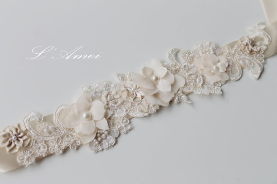 زفاف - Ivory and Champagne Wedding Sash Bridal Belt Accented with Rhinestone and Lace Pearl Flower
