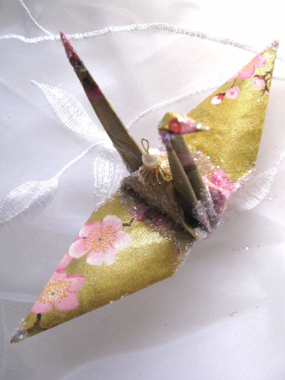 Свадьба - Plum Blossom Peace Crane Bird, Wedding Cake Topper, Party Favor Origami Christmas Ornament Japanese Paper Anniversary Place Card Holder