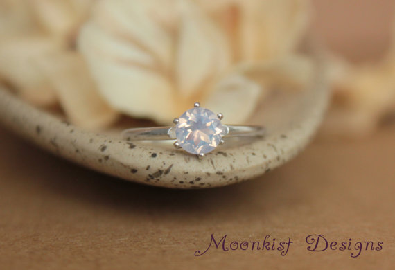 زفاف - Lavender Moon Quartz Vintage-style Classic Solitaire in Sterling Silver - Engagement Ring or Promise Ring