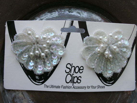 Hochzeit - Vintage White Shoe Clips With Sequins And Pearls