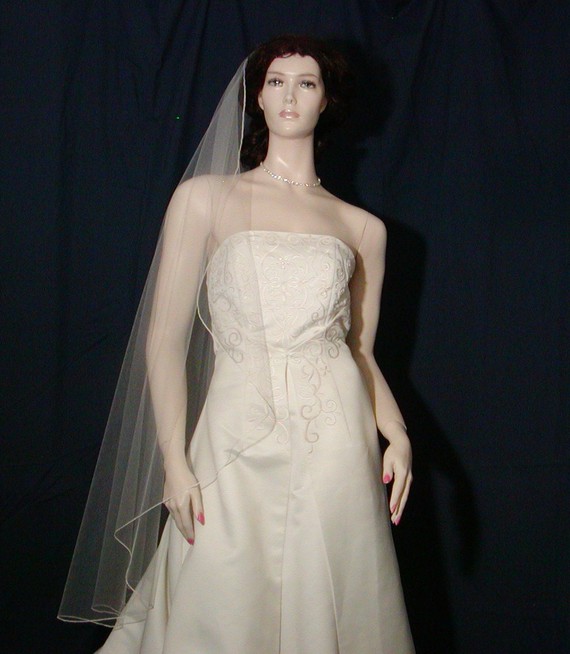 Hochzeit - Softly flowing  Waltz length bridal veil