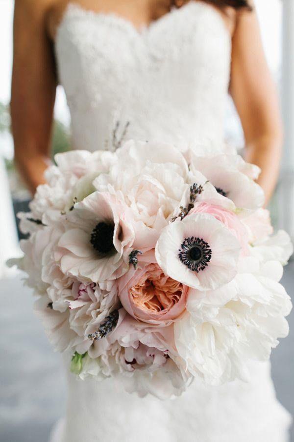 Свадьба - 20 Perfect Springtime Wedding Bouquets