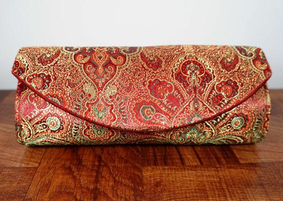 Mariage - Red and gold and green brocade clutch bag. Paisley design, red clutch, burgundy, Indian wedding