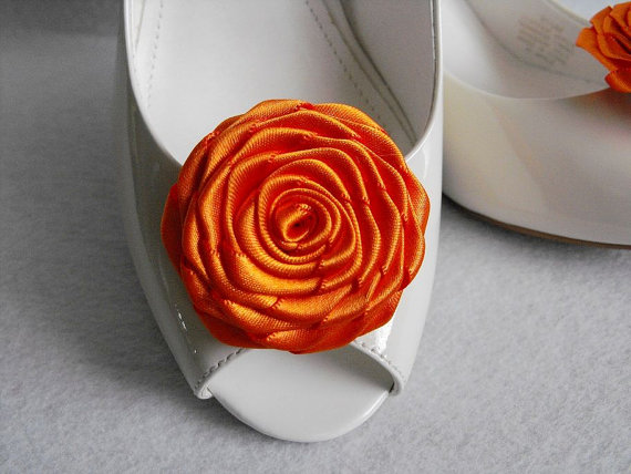 زفاف - Handmade rose shoe clips in orange