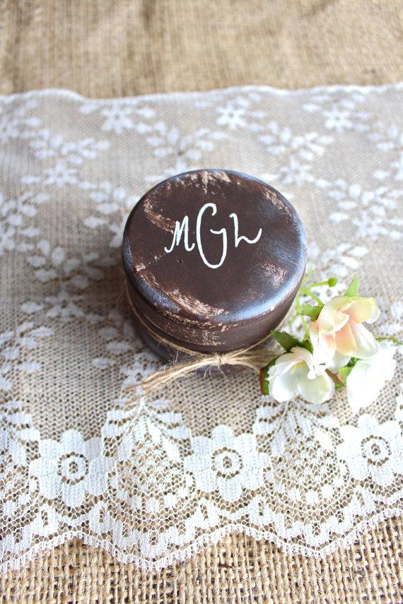 Hochzeit - Rustic Monogrammed Ring Bearer Pillow Box with Mossy Interior // Rustic Weddings (RB-16)