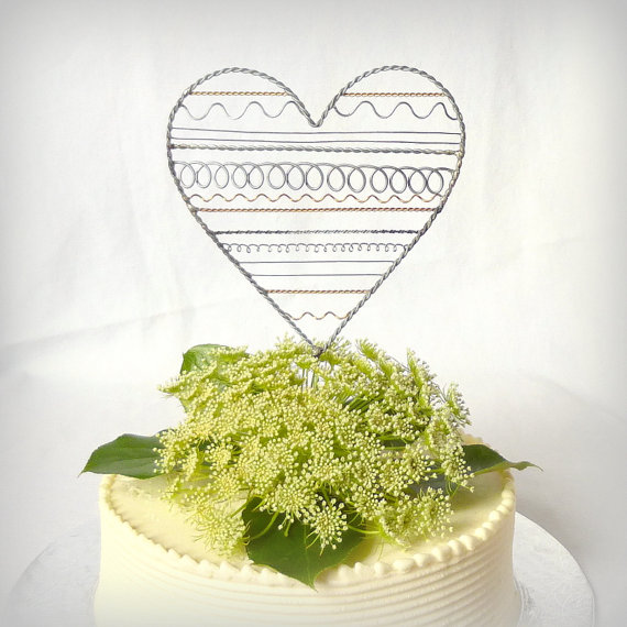 Hochzeit - Wire Wedding Cake Topper, Rustic Wedding Topper, Hand Soldered Wire Heart, Unique and 100% Handmade