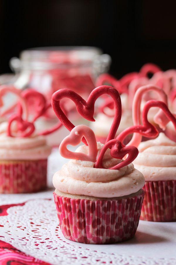Mariage - Cherry Buttermilk Cupcakes With Cherry Buttercream Frosting