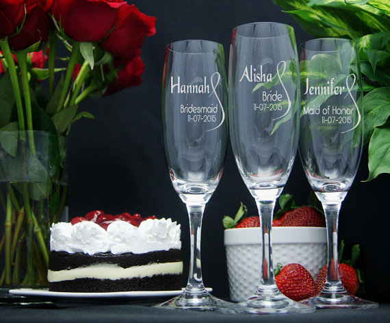 زفاف - Personalized Champagne Glasses / Engraved Wedding Glasses / Bridesmaids Gifts / Groomsmen Gifts / 16 DESIGNS / Select ANY Quantity