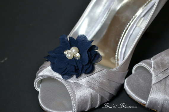 Hochzeit - Navy Blue Chiffon Flower Shoe Clips 