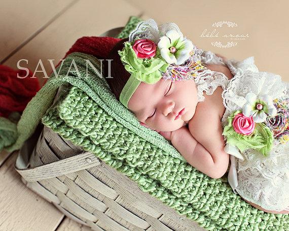 Свадьба - Flower girl baby lace clothing 3pcs set,ivory pink green lace romper set. Lace Petti Romper , headband and clip, Baby Girl Photo Prop,