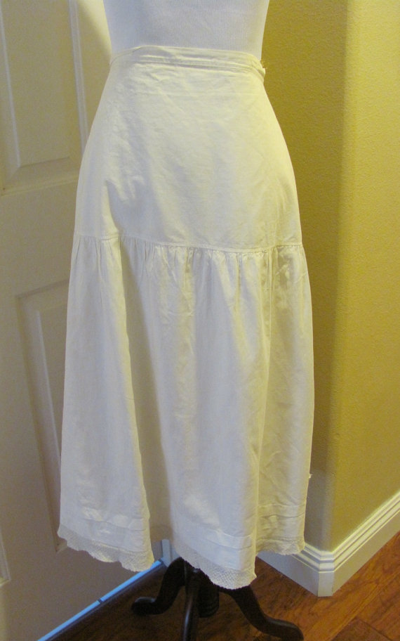 زفاف - Beautiful White Cotton Antique Ladies Long Slip Petticoat Skirt