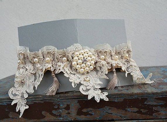 Wedding - Wedding leg garter, Pearl Lace Garter, Rustic Wedding Garter, Bridal Garter , Cream Lace, Lace Garter, ,Wedding Accessory