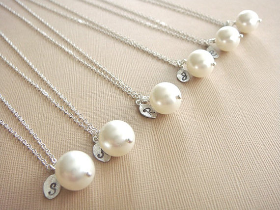 Свадьба - Bridesmaid Gift - 6 Cream or White Pearl Hand Stamped INITIAL Necklaces in Sterling Silver - choose pearl color  - 10% off