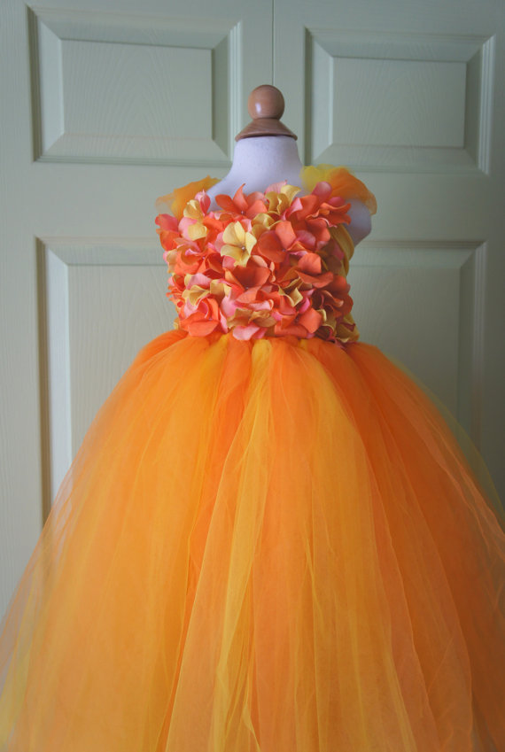 Hochzeit - Flower Girl Dress, Tutu Dress, Photo Prop, Shades of Orange, Flower Top, Tutu Dress