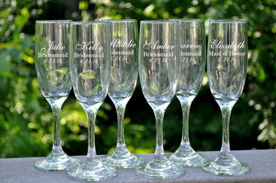 Hochzeit - Personalized Champagne Flutes Champagne Glasses Bridesmaid Groomsman Toasting Glasses