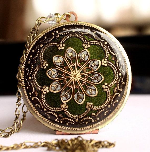 Свадьба - Wedding Jewelry Bridal Necklace Green Locket Bridesmaid Gift Mother of the Bride Gift Memorial Jewelry Remembrance Locket Photo Locket
