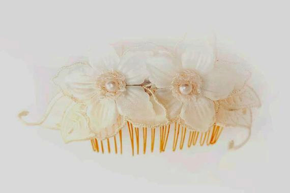 Mariage - Double Flower Comb, bridal hair accessory, cream flower comb, bridal comb, wedding hair comb, flowers for hair