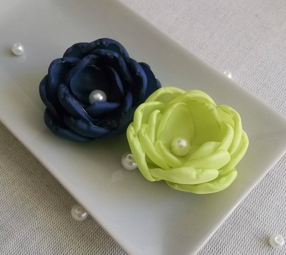 Mariage - Navy blue hair flower, Lime yellow green flower in handmade, Bridesmaids hair clip grip flowers, Shoe clips, Dress sash Ornaments, Gift Set