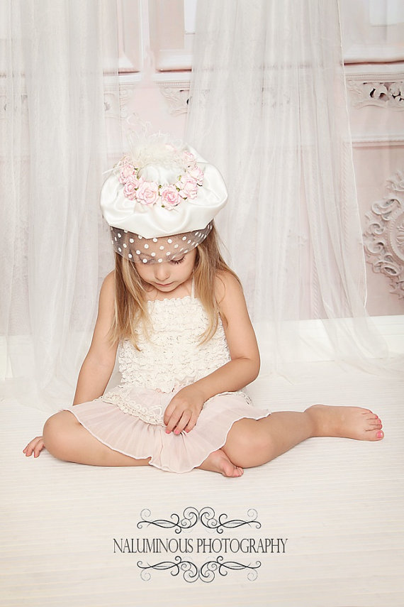 Свадьба - Precious in Pink.... Vintage Wedding Veil Hat... Great for weddings, Tea Parties and Dressup Dates