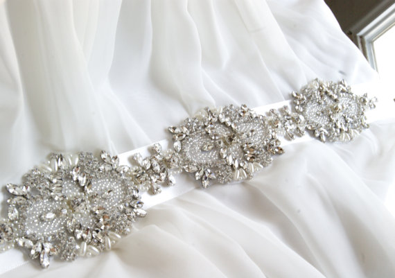 Hochzeit - Crystal Bridal Sash - ANNALIESE in Crystal and Pearl