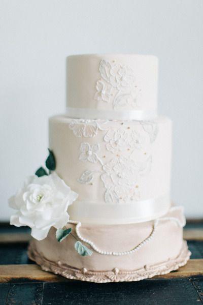 Mariage - Vintage Chic Southern Wedding Inspiration