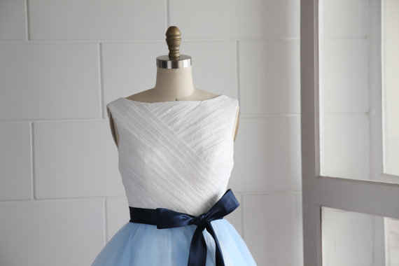 Mariage - Boat Neckline Ivory Lace Silver Grey /BlueTulle Knee Length Short Wedding Dress/Bridesmaid Dress/Prom Dress/Navy Blue Sash