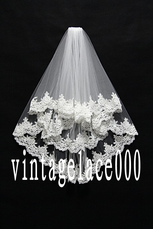 Mariage - Lace wedding veil bridal , 2 Tier veil with comb bridal lace veil, Short bride Veil Ivory