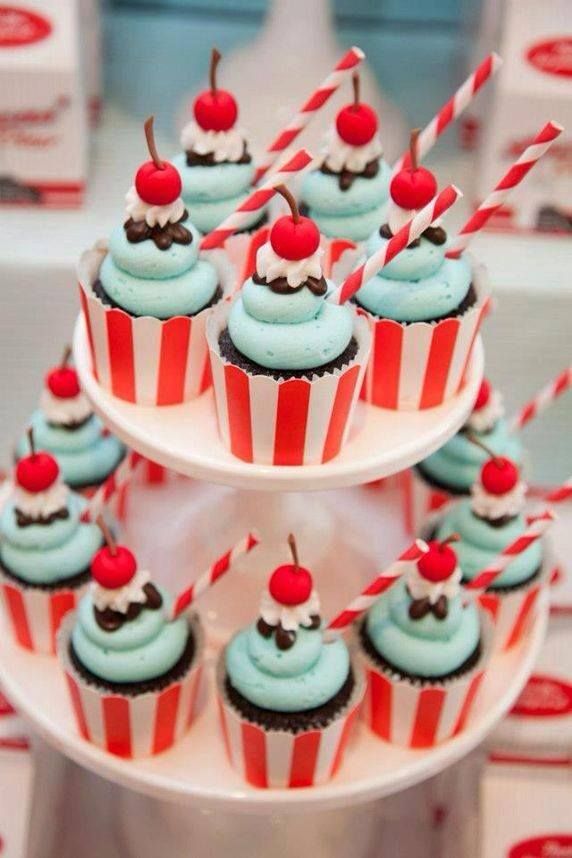 Hochzeit - Awesome Retro 50's Diner Party {2nd Birthday} // Hostess ...