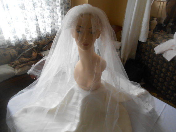 زفاف - AA1-Vintage 1960's Headband Style double tier wedding veil in ballet length with lace appliques