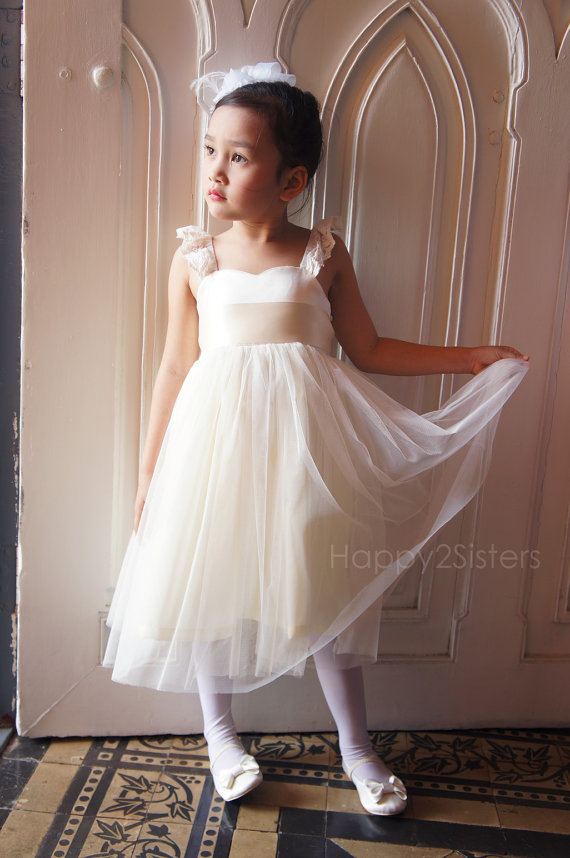 Свадьба - Ivory Flower Girls dress, Junior Bridesmaid dress SIZES 9 10 11 12 13 14.
