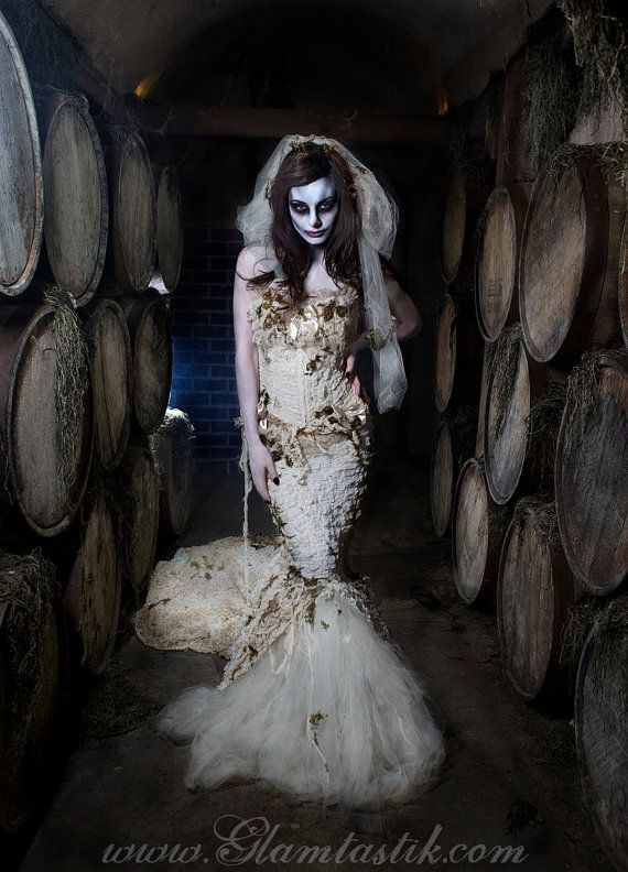 زفاف - Custom Size Ivory Burlesque Zombie Bride Corset Mermaid Style Dress With Long Train And Moss And Veil