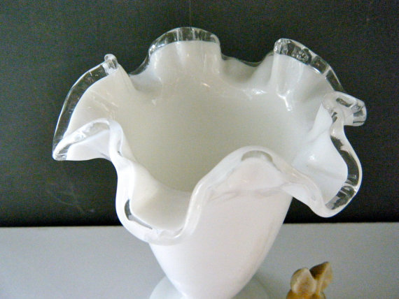 Mariage - Silver Crest Wavy Edge Vase, Ruffled Milk Glass Vase, So Perfectly Pretty, Valentines, Mothers Day, Easter Bouquets, Vintage Wedding Gift