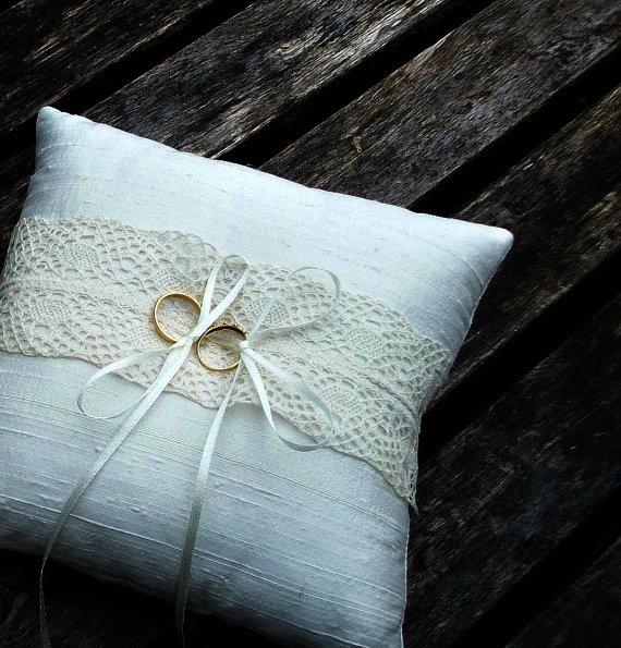 Mariage - Wedding Ring Bearer Pillow, ring cushion in Ivory Raw  Silk With a Strip of  Cream Vintage Lace