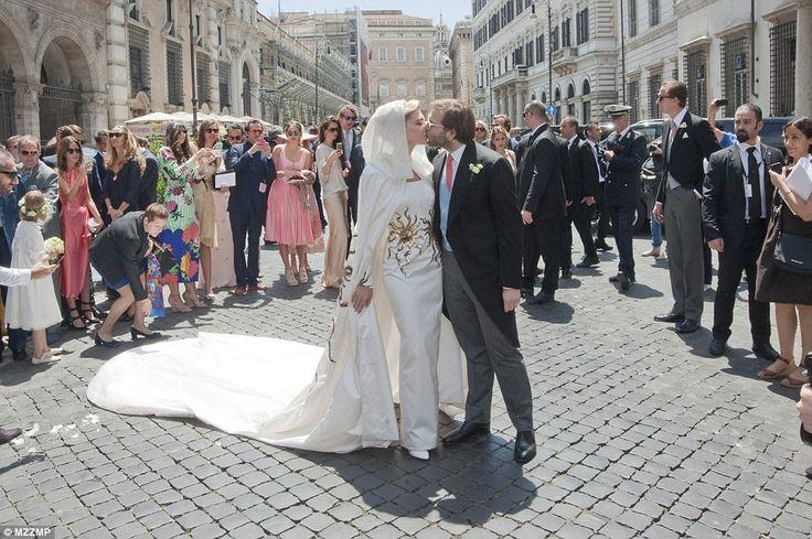 Wedding - Billionaire Getty Marries In Rome - With His Bride In An Unusual Dress
