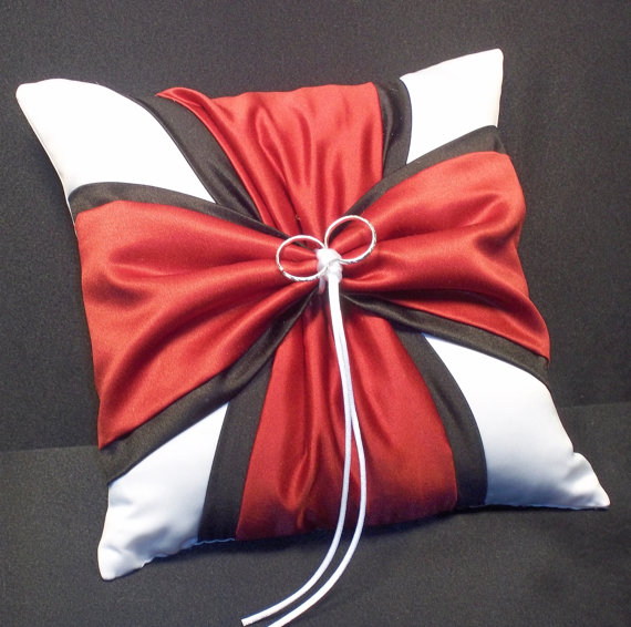 Mariage - Black & Red  White or Ivory   Wedding Ring Bearer Pillow
