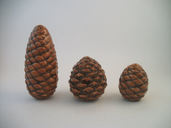 Hochzeit - Vintage Ceramic Pine Cones, Set of 3 Home or Garden Decor Woodland Decor Wedding Cake Topper