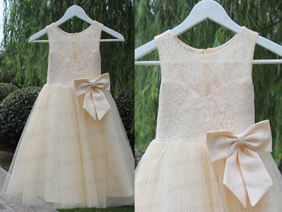 Mariage - White/Ivory flower girls dress,short wedding party dress,bridesmaid dress,dress for wedding,children dress