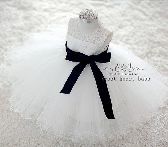 Свадьба - White Lace flower girl Dress, Junior Bridesmaid dress,Christening dress , Baby Dress - tulle Flower girl Dress,white flower girl dress-sw