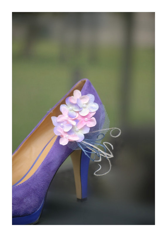زفاف - Shoe Clips Pink & Lavender Pastels Hydrangeas. Bridesmaid Bride. ALSO Yellow Celadon Green Fuchsia Navy. Ivory White Feathers Tulle Pearls