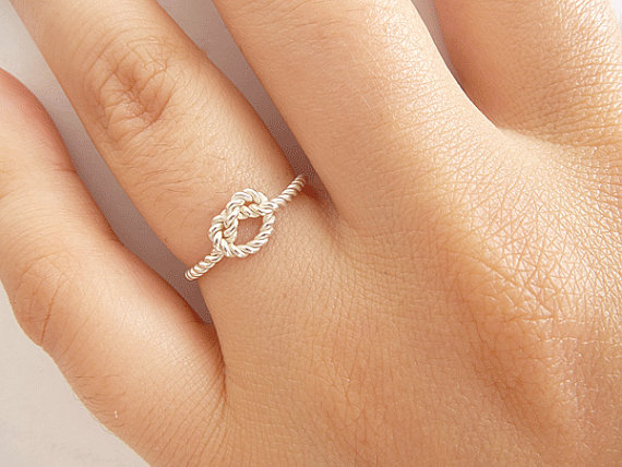 Свадьба - Sterling Silver Knot Ring - Bridesmaid Ring  - Tie the Knot Ring - Friendship Ring - Promise Ring - Best Friend Ring - Mother Ring