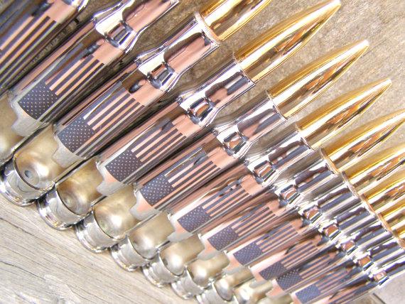 Mariage - Groomsmen Gift. 10 Pack of American Flag 50 Cal Bottle Openers.Father of the Bride Gift. Best Man Gift. Wedding Party Gift. Groom Gift