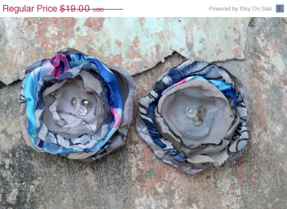 زفاف - THE BIG SALE Blue grey shoe clips flowers --- Bridel Flower Shoe Clips --- Tagt Team