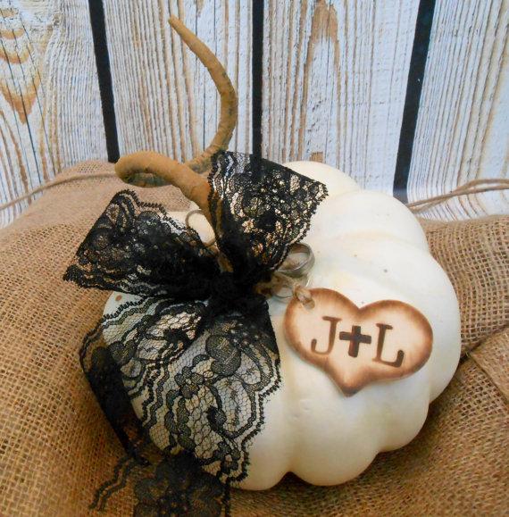 Свадьба - Fall Pumpkin Ring Bearer Pillow / Wedding / Ring Bearer / Wedding Accessories / Fall Wedding / Wedding Pumpkin / Rustic Wedding / Autumn