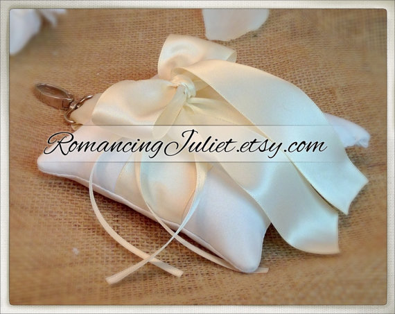 Свадьба - Pet Ring Bearer Pillow...Made in your custom wedding colors...shown in ivory/ivory